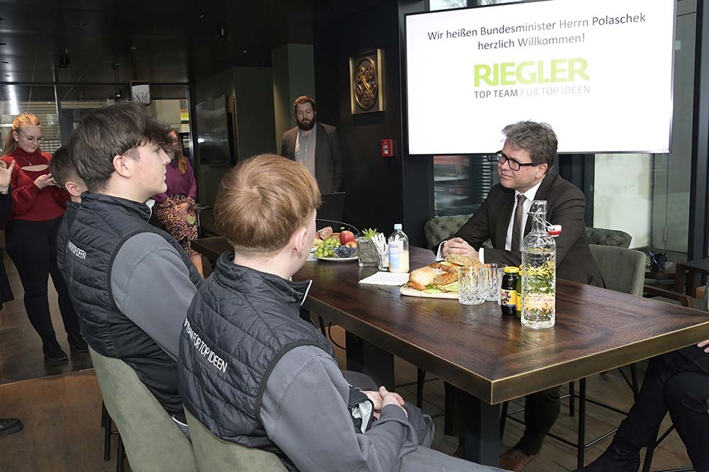Minister für Bildung, Wissenschaft und Forschung Dr. Martin Polaschek zu Besuch bei Metallbau Riegler