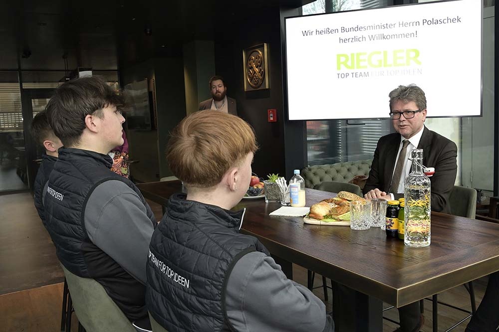 Minister für Bildung, Wissenschaft und Forschung Dr. Martin Polaschek zu Besuch bei Metallbau Riegler