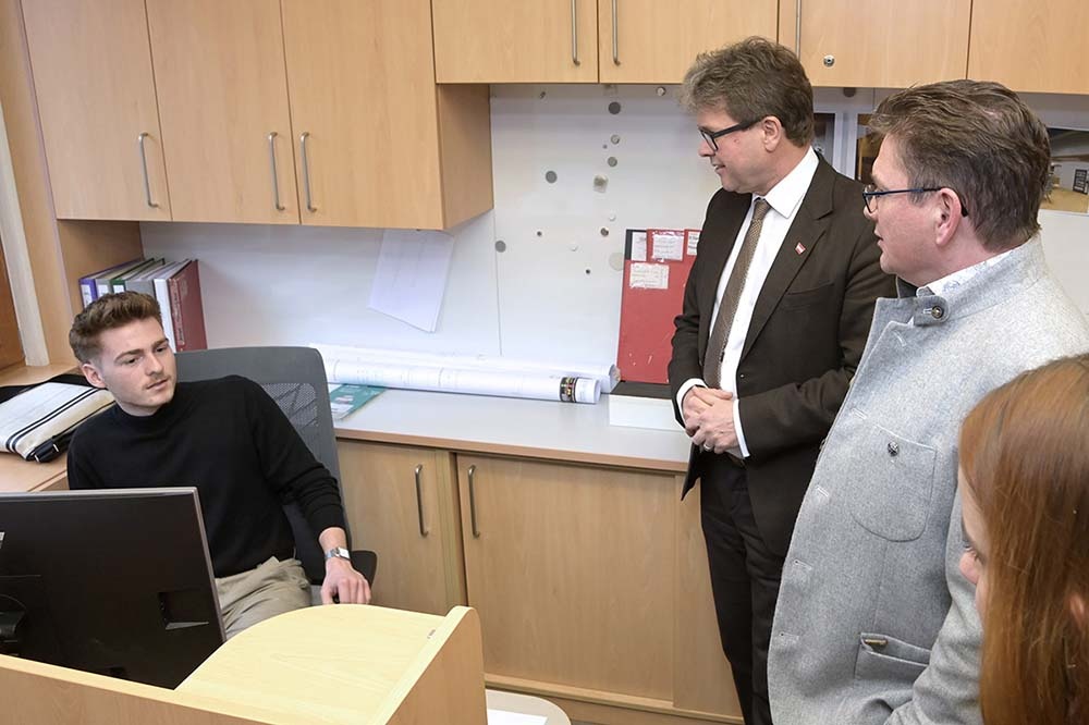 Minister für Bildung, Wissenschaft und Forschung Dr. Martin Polaschek zu Besuch bei Firma Stöllnberger